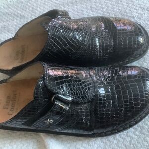 Finn Comfort ORB Clog, Black Croc Patent Slip on Leather, 41, (W10), EUC! $235